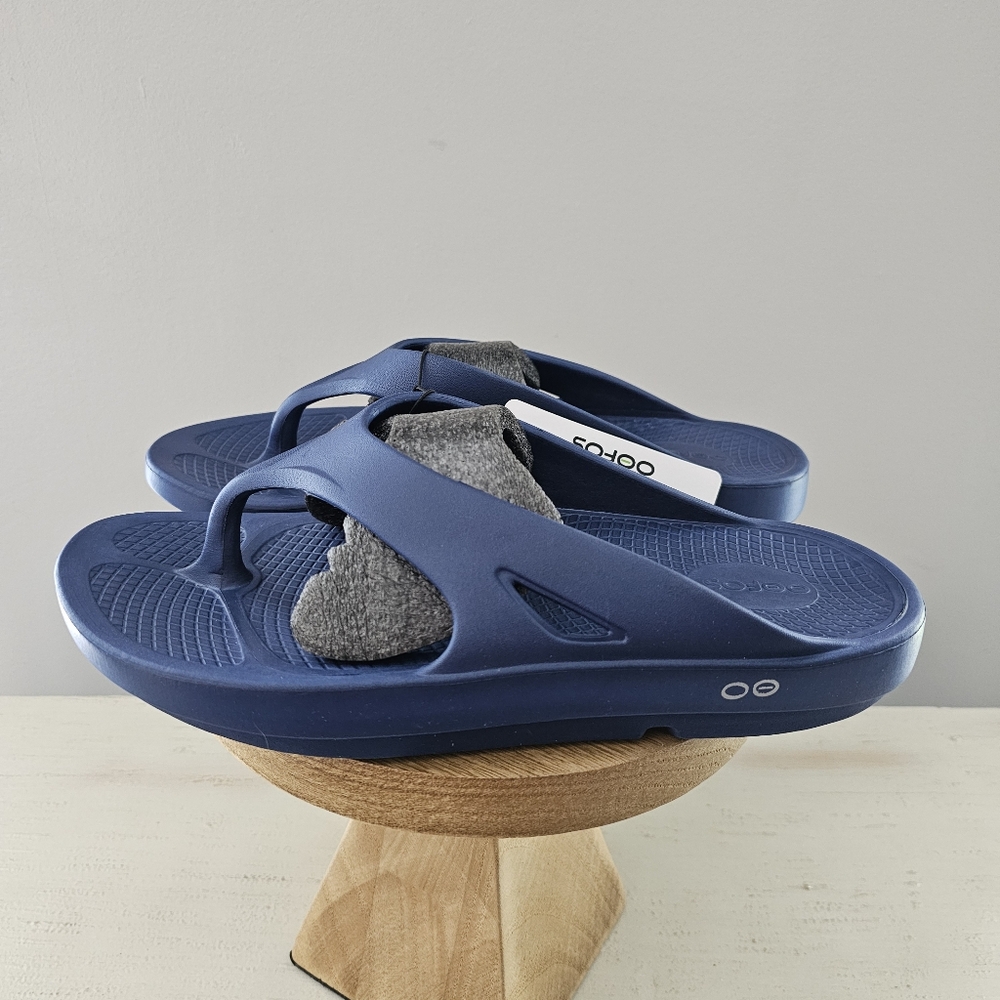 Oofos OOriginal Sandal Men's 10/ Women's 12